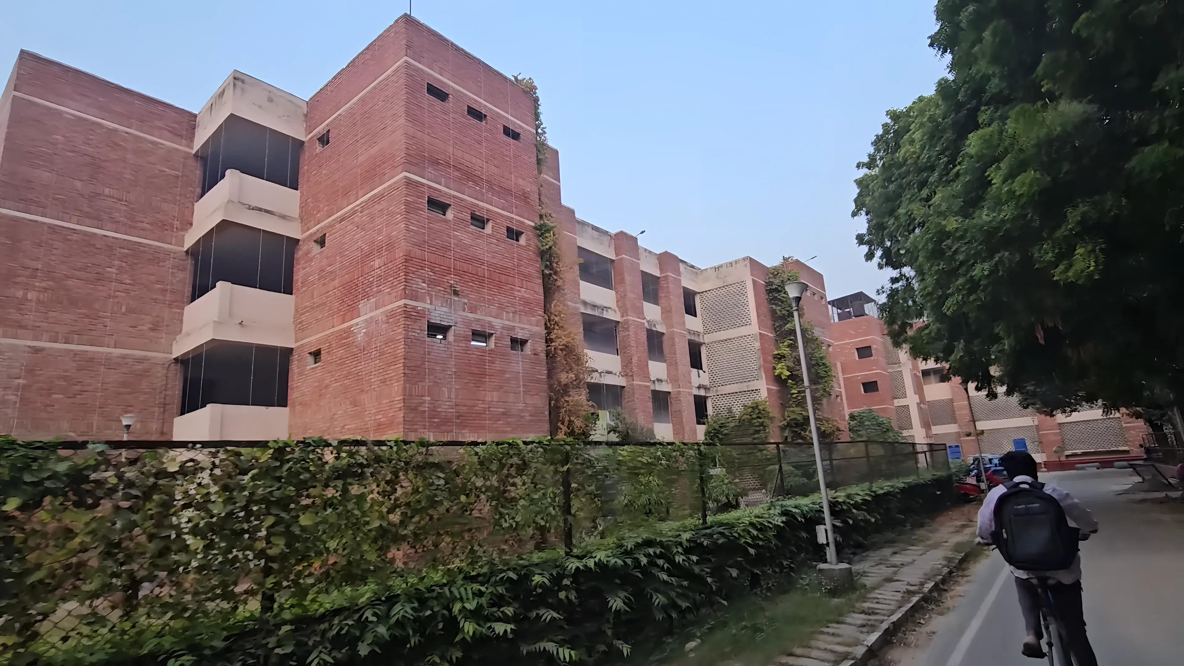 IIT Delhi academic infrastructure photo 1